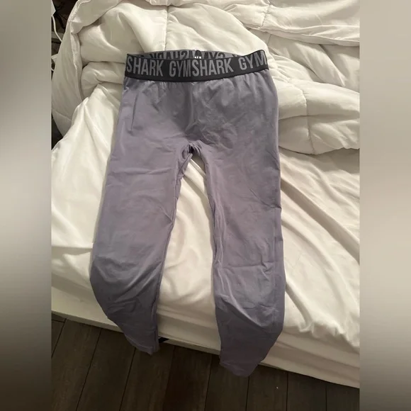 Gymshark Lavender Leggings with Black Waistband - Picture 2 of 3